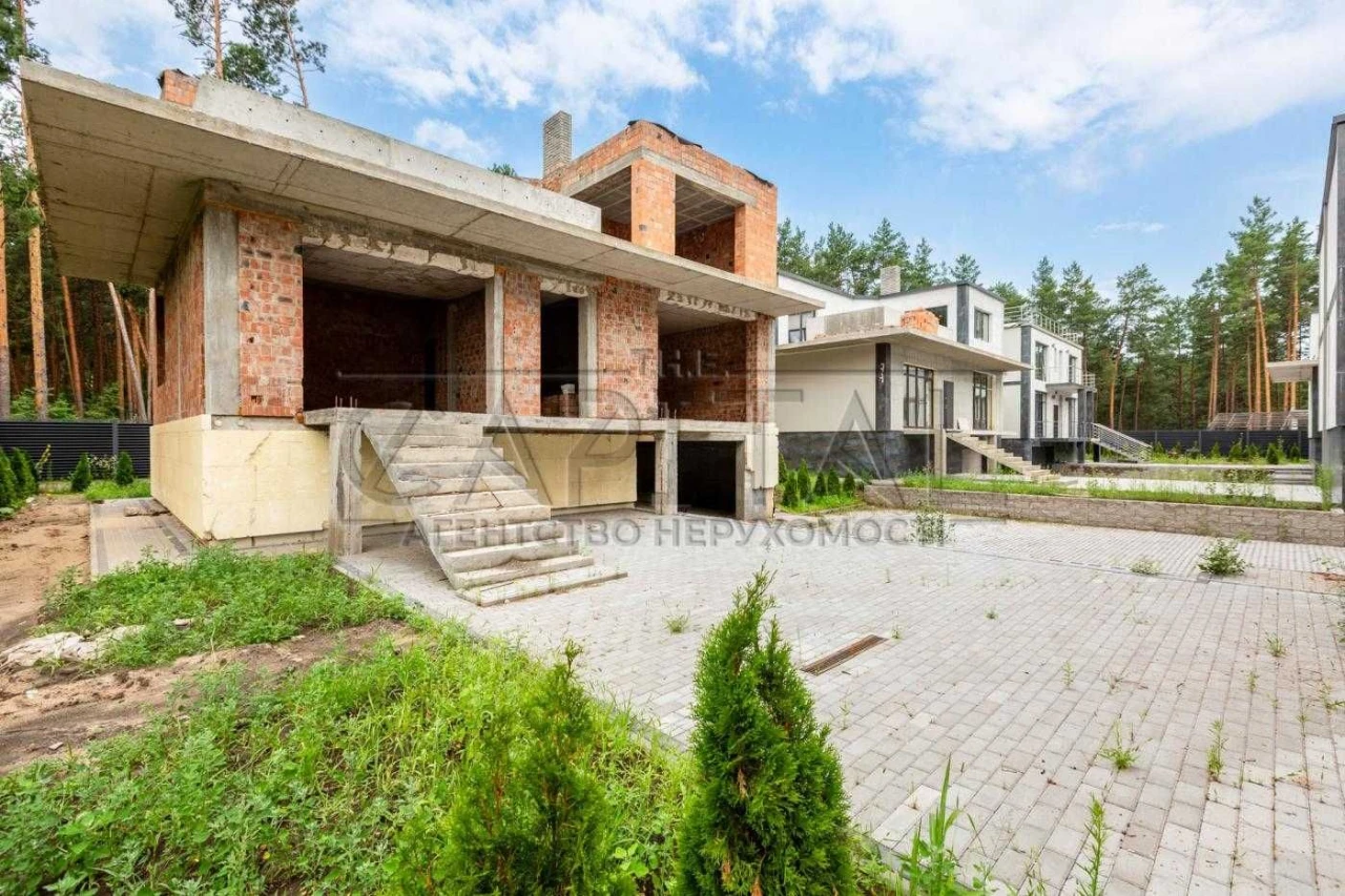 Сучасний будинок преміум-класу 400 м² з басейном та панорамн
