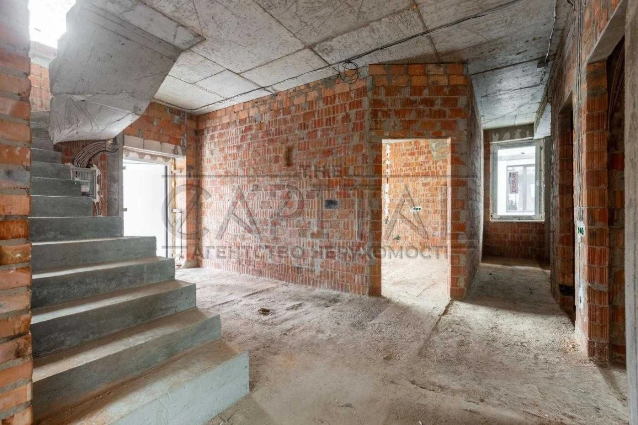 Сучасний будинок преміум-класу 400 м² з басейном та панорамн