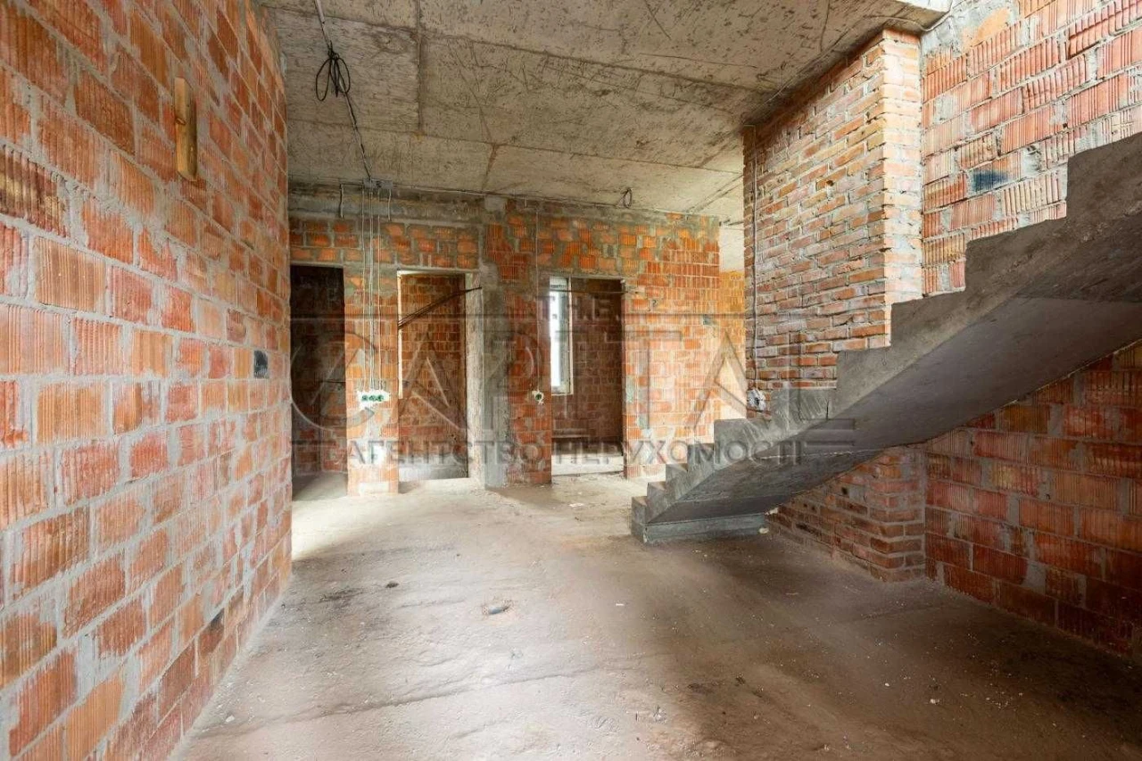 Сучасний будинок преміум-класу 400 м² з басейном та панорамн