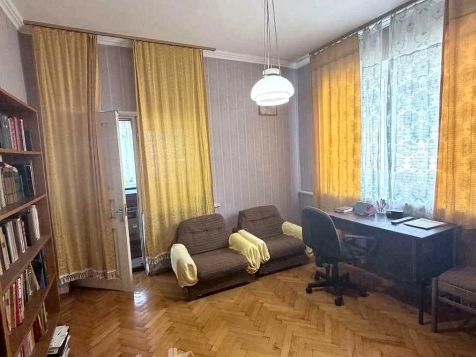 Будинок. Бровари, Молодіжна