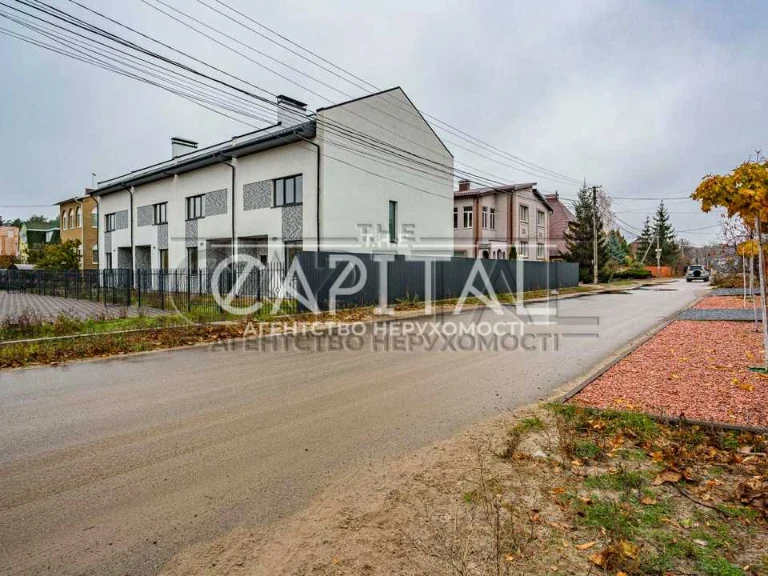 Будинок. Бровари, Ялинкова вул.