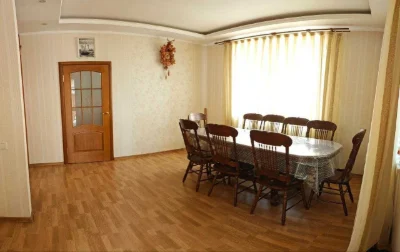 Продаж 2 поверхового будинку з ділянкою на 10 соток, 464 кв.