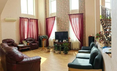 Продаж 2 поверхового будинку з ділянкою на 10 соток, 464 кв.