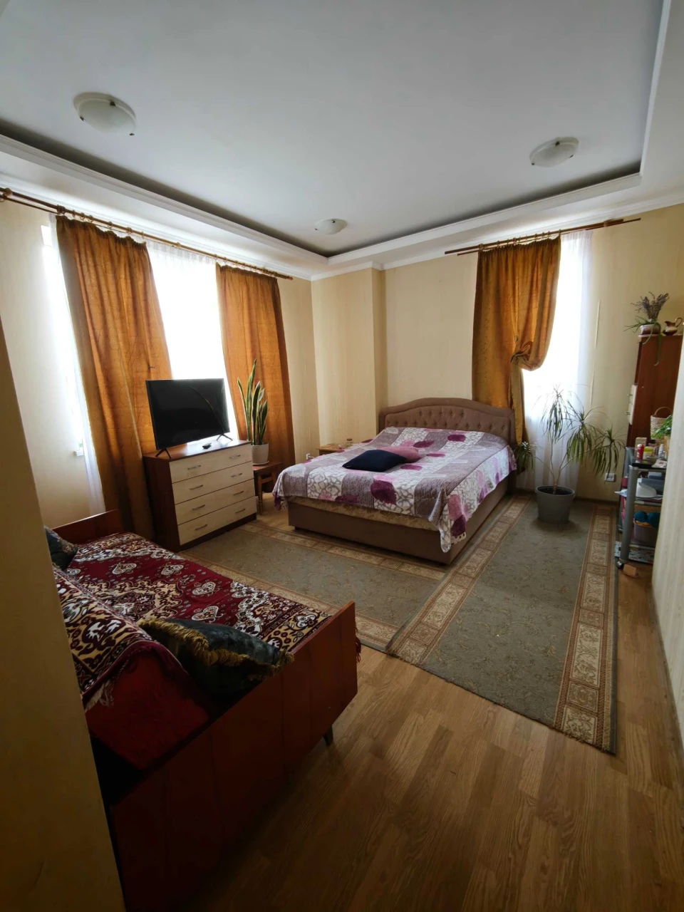 Продаж 2 поверхового будинку з ділянкою на 10 соток, 464 кв.