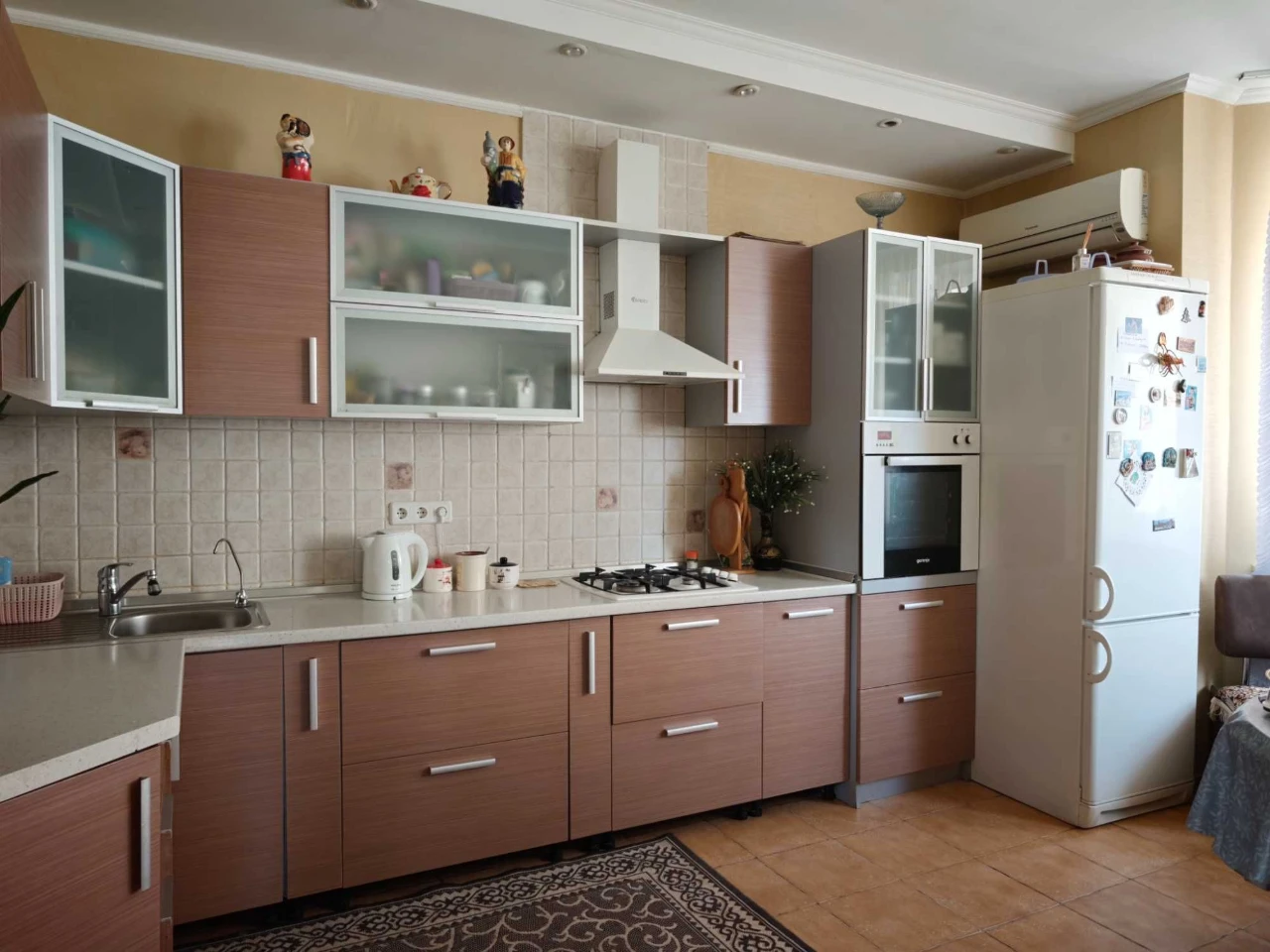 Продаж 2 поверхового будинку з ділянкою на 10 соток, 464 кв.