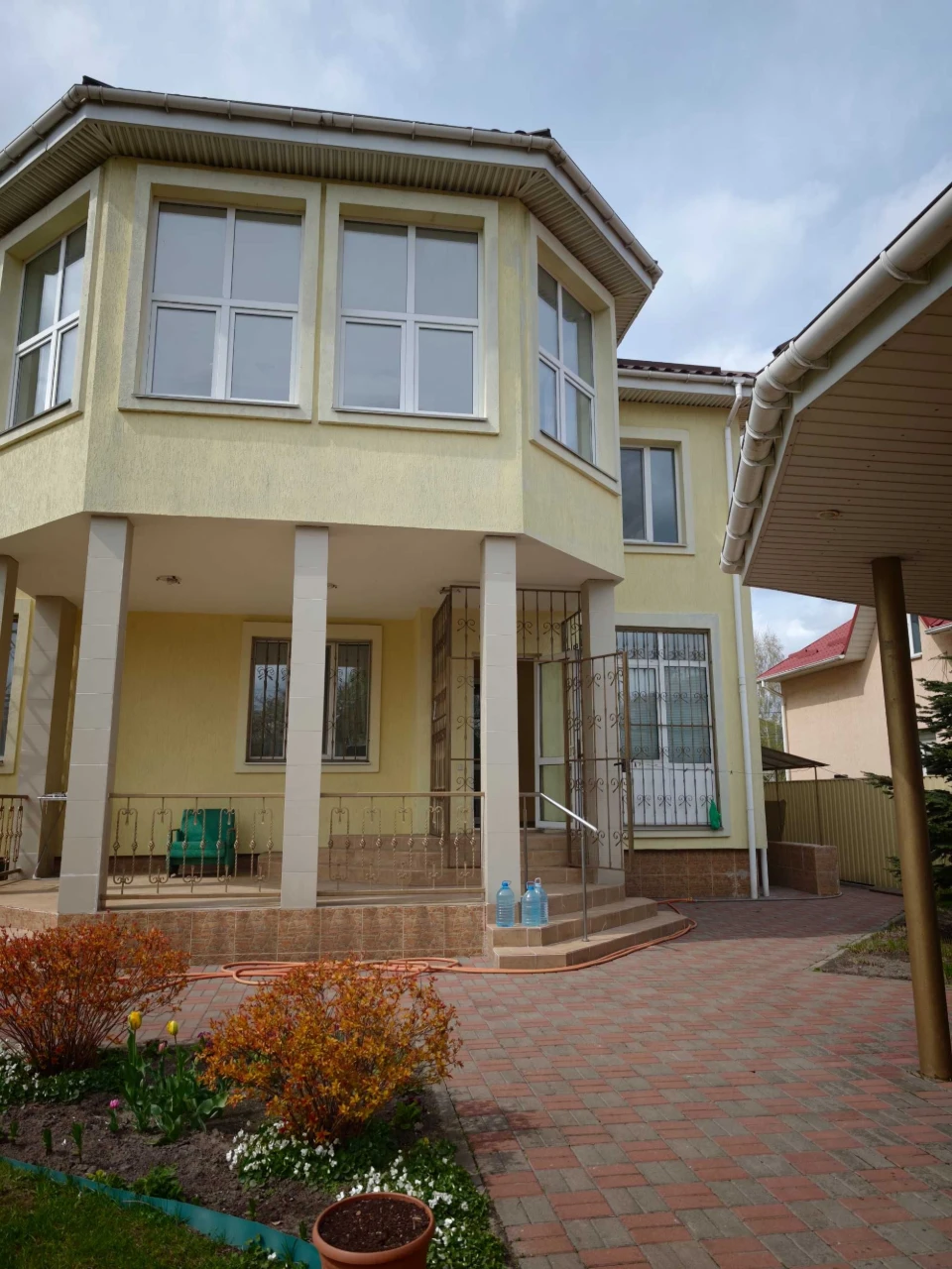 Продаж 2 поверхового будинку з ділянкою на 10 соток, 464 кв.