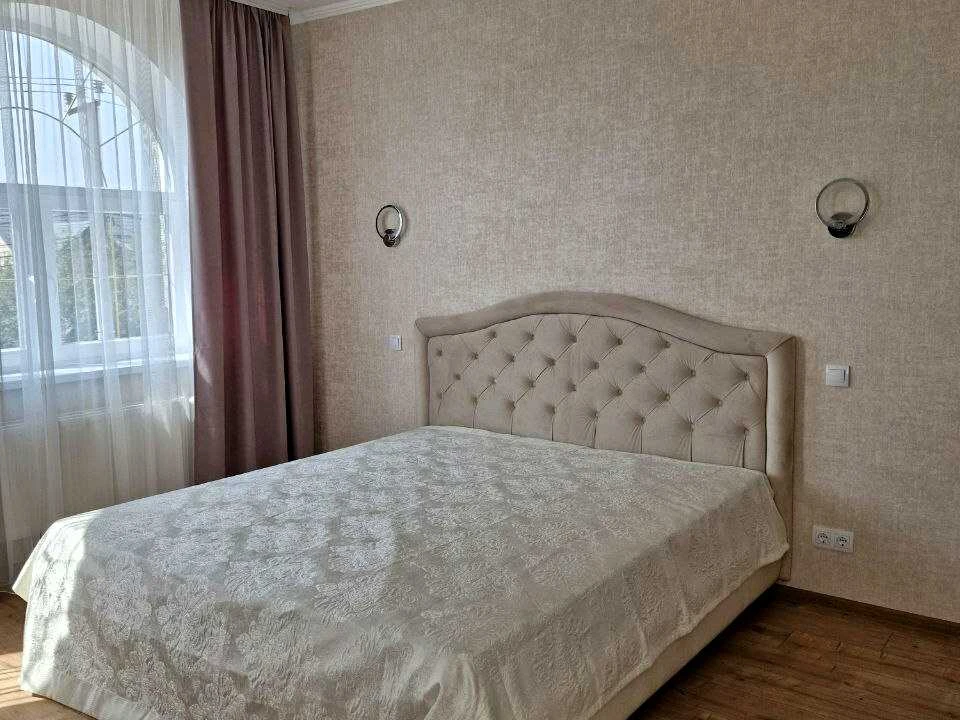 Будинок. Бровари, Покровська