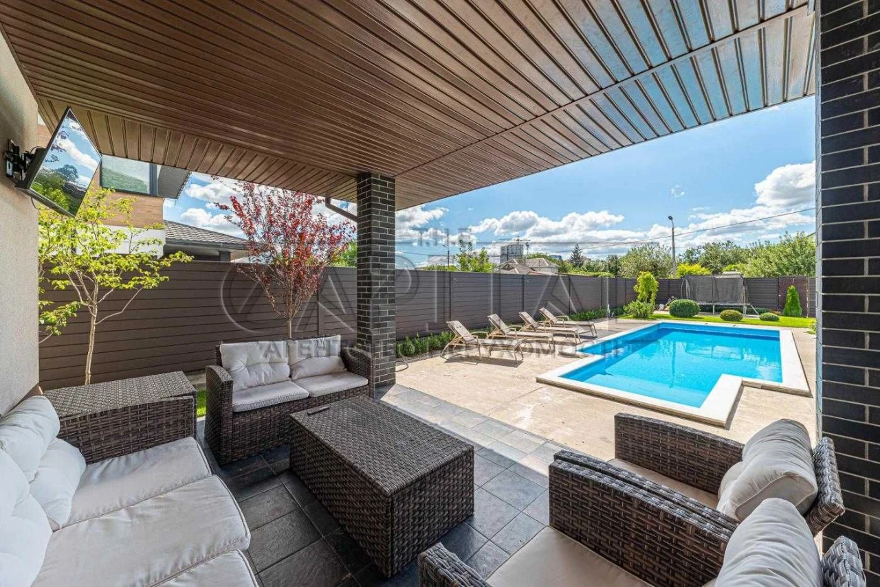 Продаж сучасного будинку з якісним ремонтом в Броварах, з ба