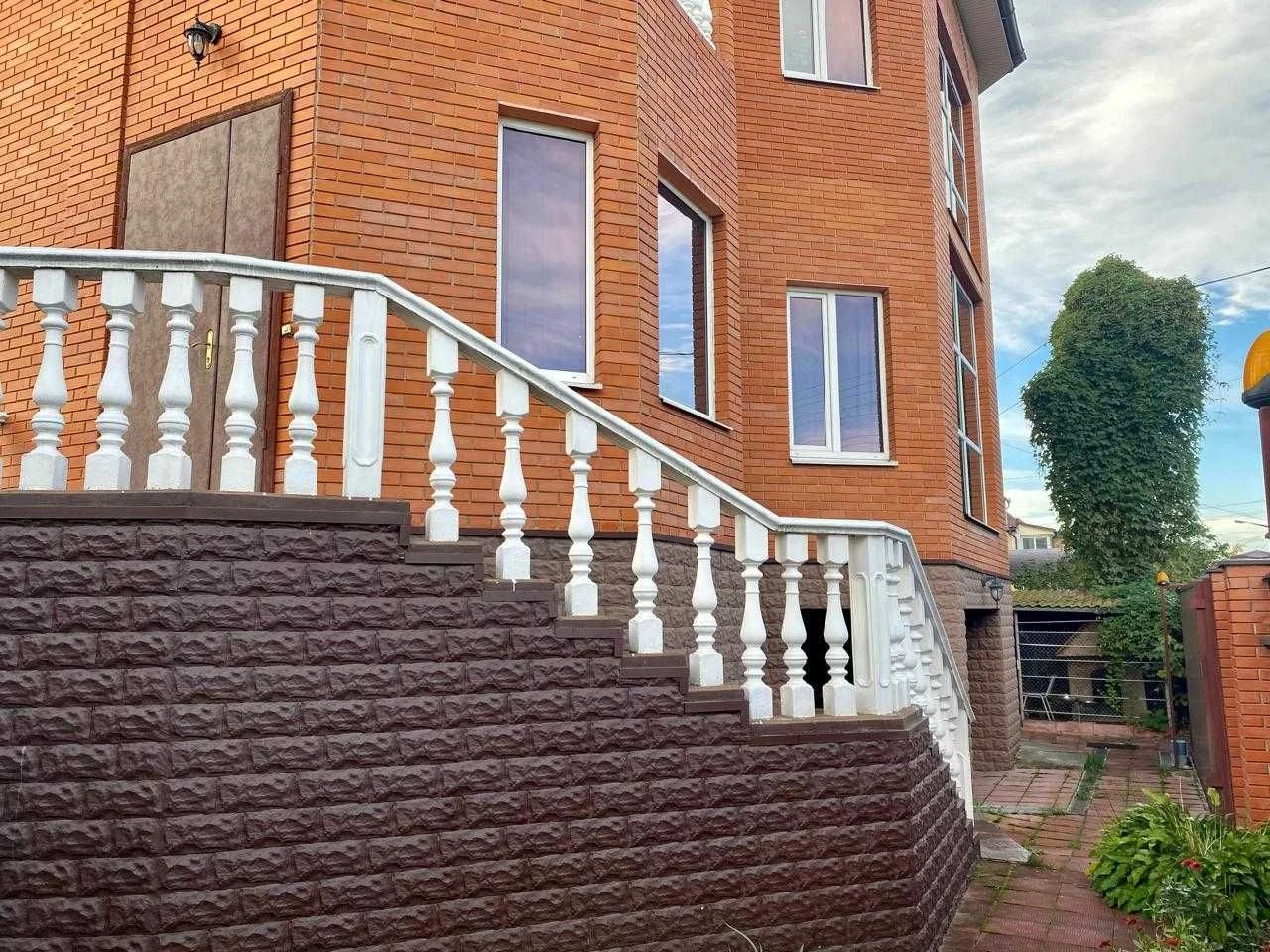 продажу будинку в Броварах