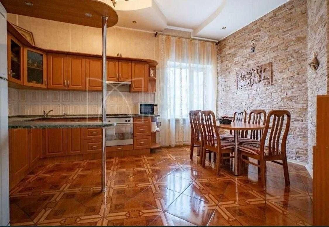 продажу будинку в Броварах