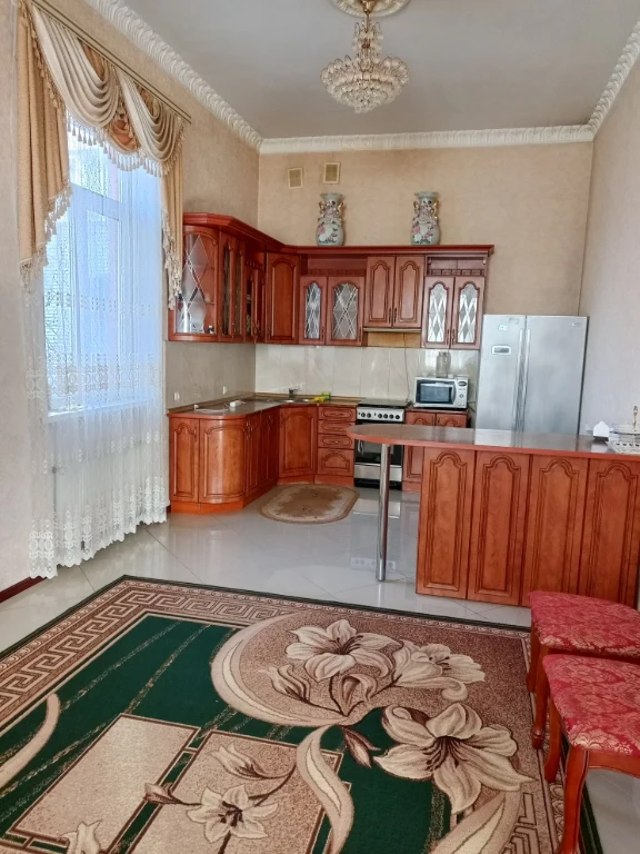 Продається великий будинок для великої сім'ї