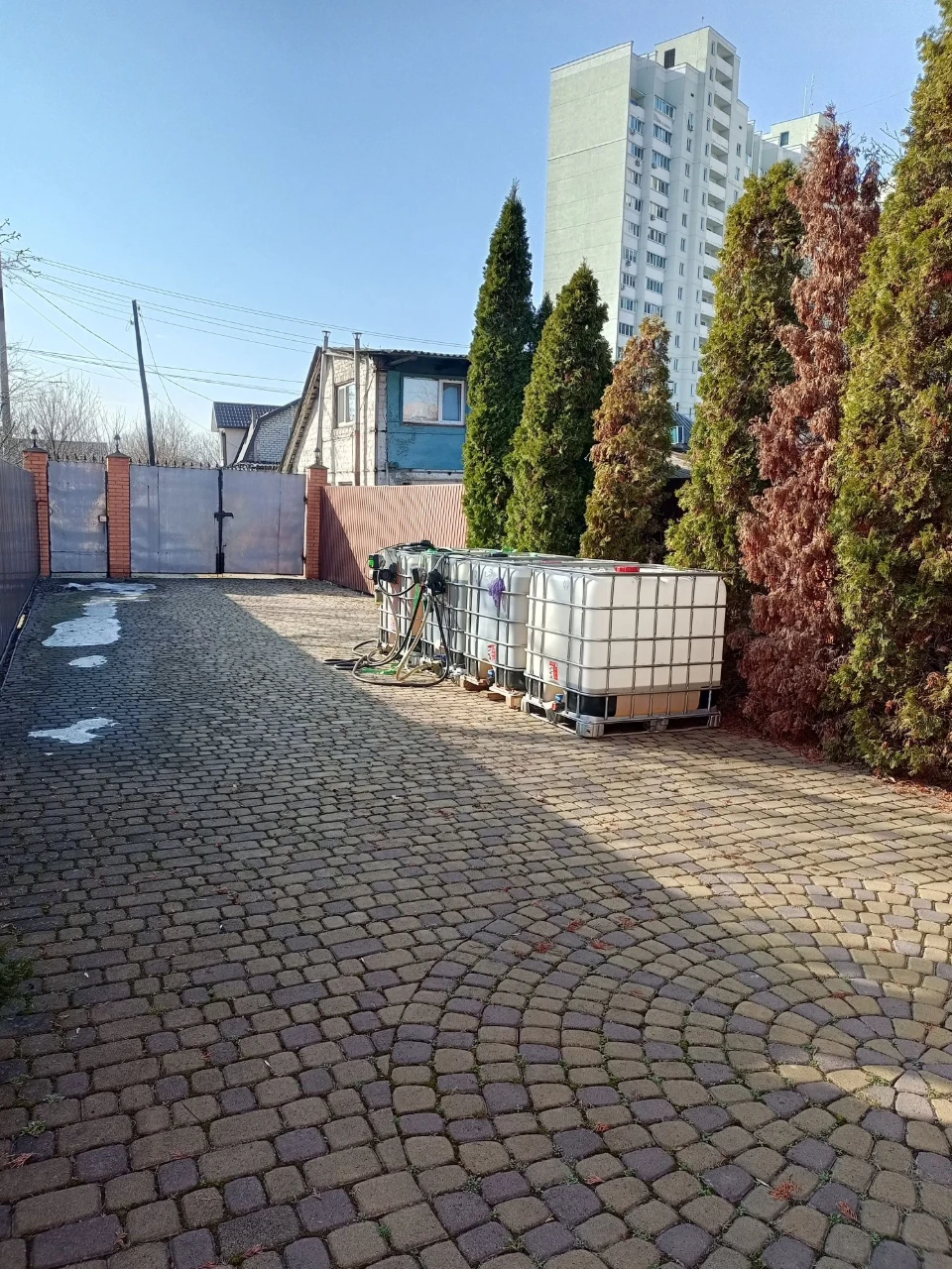 Продається великий будинок для великої сім'ї