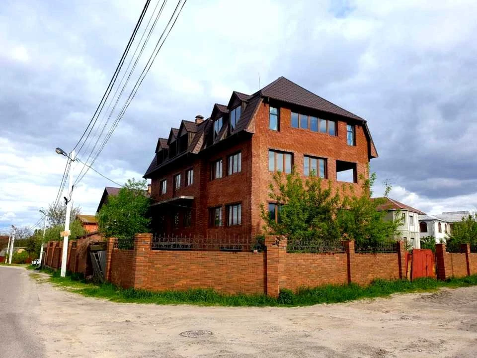 House. Brovary, Bikvynianska St.