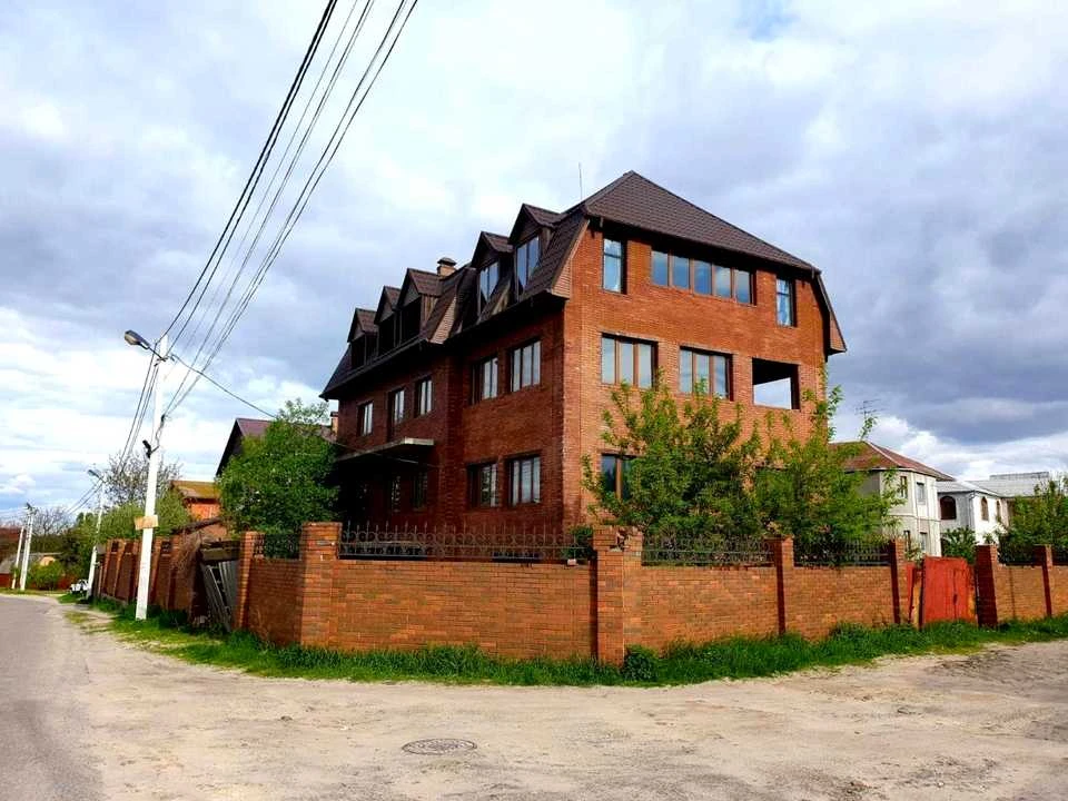 House. Brovary, Bikvynianska St.