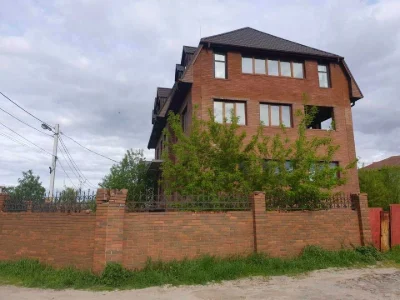 House. Brovary, Bikvynianska St.