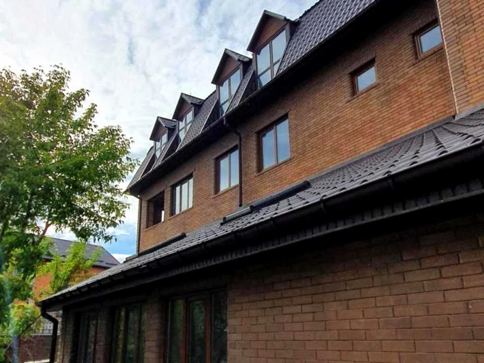 House. Brovary, Bikvynianska St.