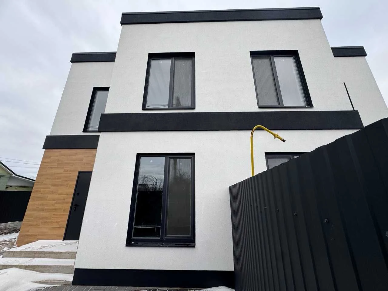Продам сучасний дуплекс 120 м², 3 сотки, Бровари Торгмаш, бе
