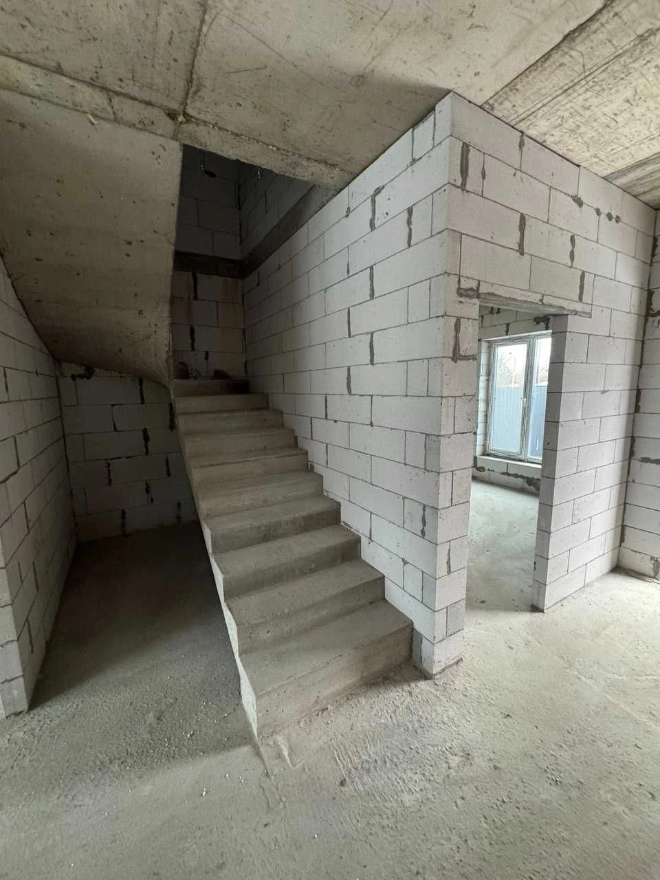 Продам сучасний дуплекс 120 м², 3 сотки, Бровари Торгмаш, бе
