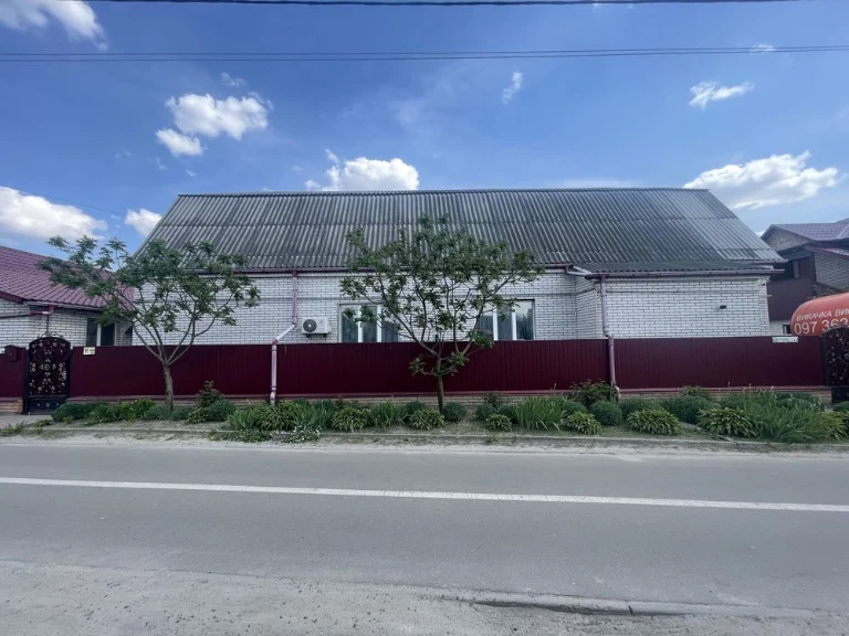 Продаж будинку.  Бровари вул. Киівська , Інтернат, фасад