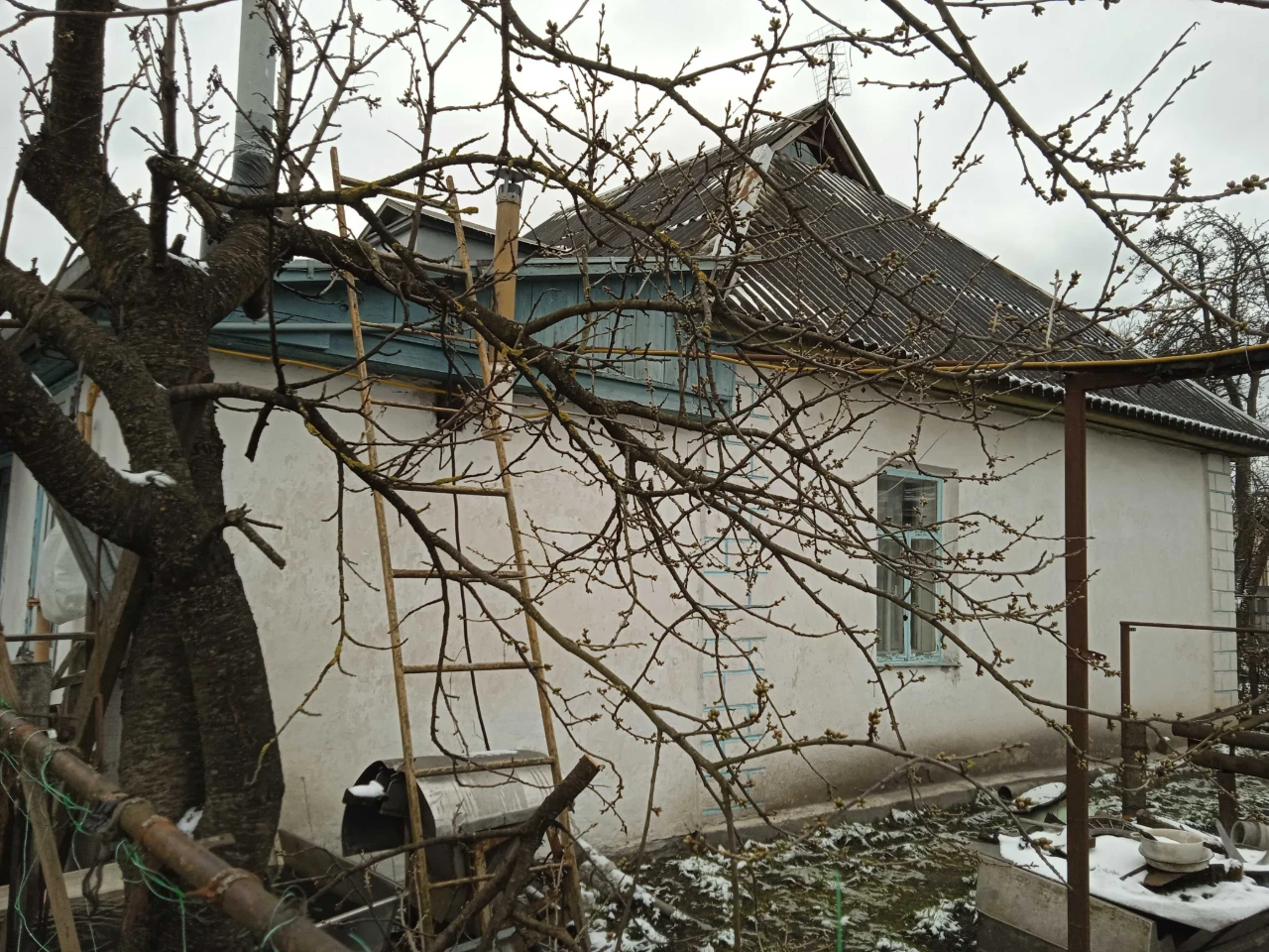 Продам дом 82.5 кв.м(10*10)на участке 6 соток.