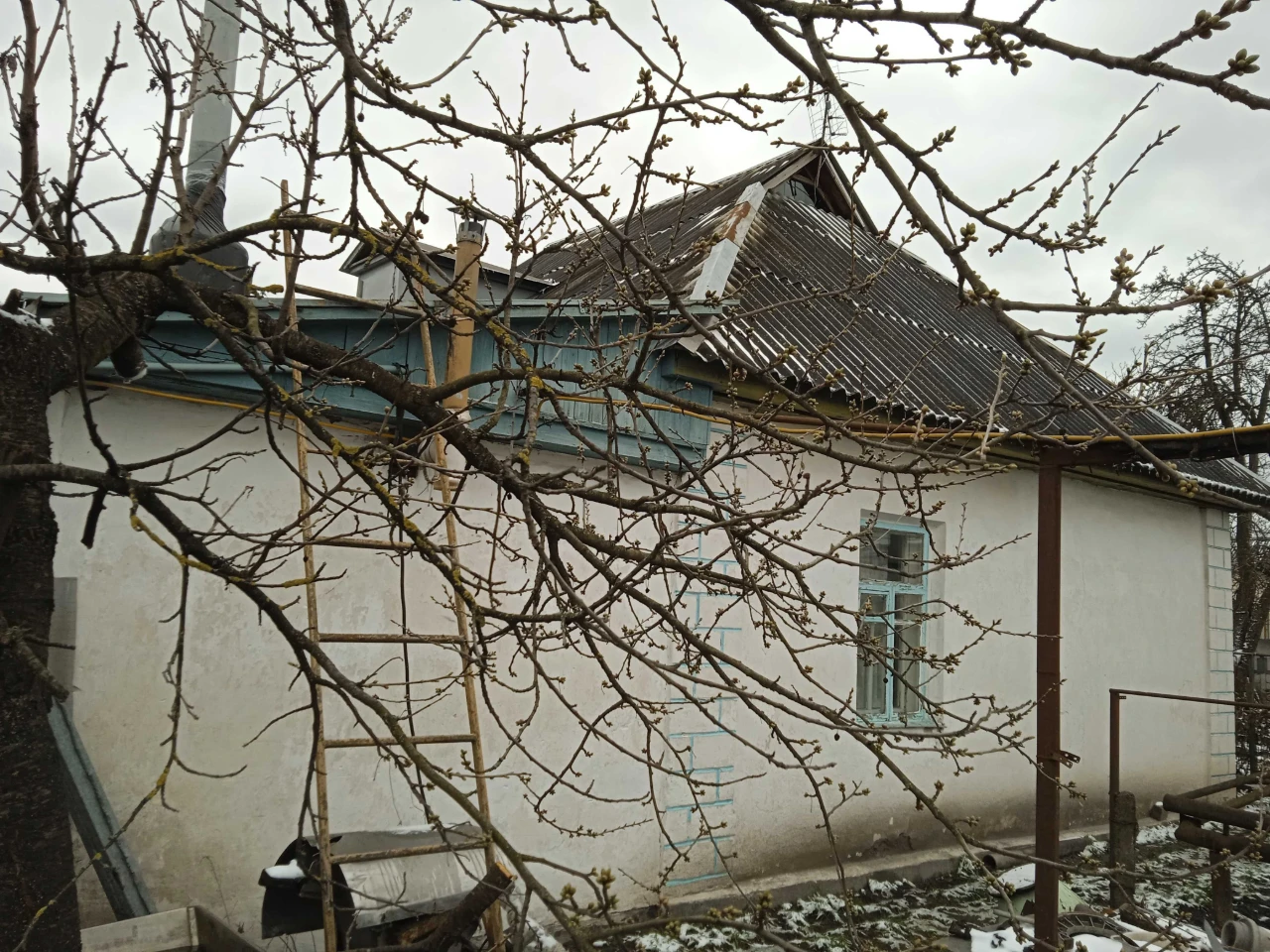 Продам дом 82.5 кв.м(10*10)на участке 6 соток.