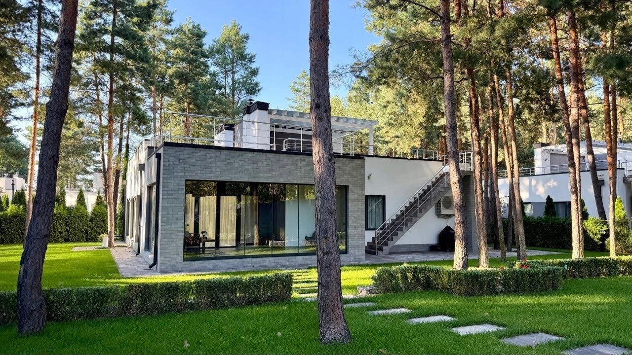 Продаж автономного будинку з басейном в лісі 5 хвилин Бровар