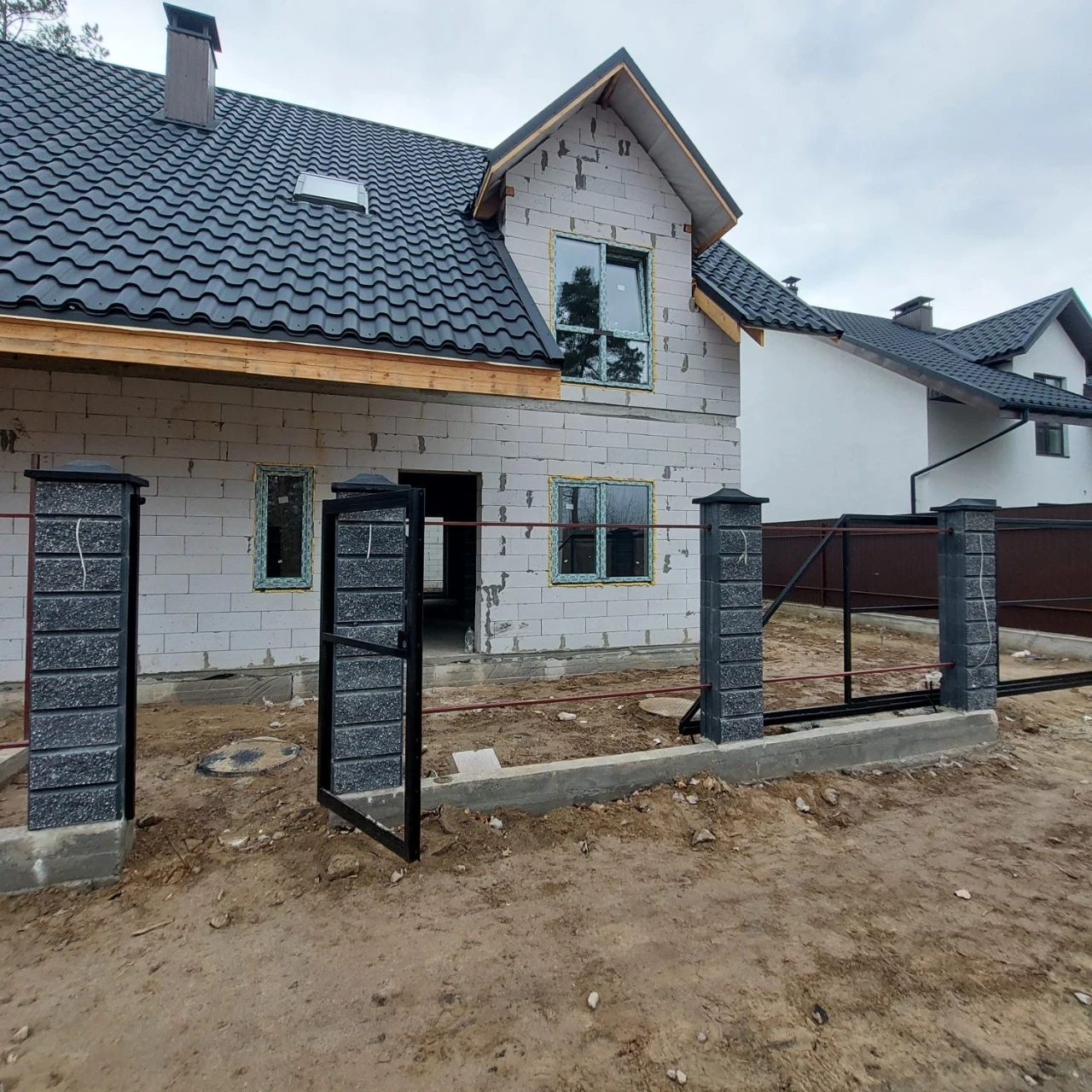 Продам без комісіїї дуплекс в районі Радіостанції!