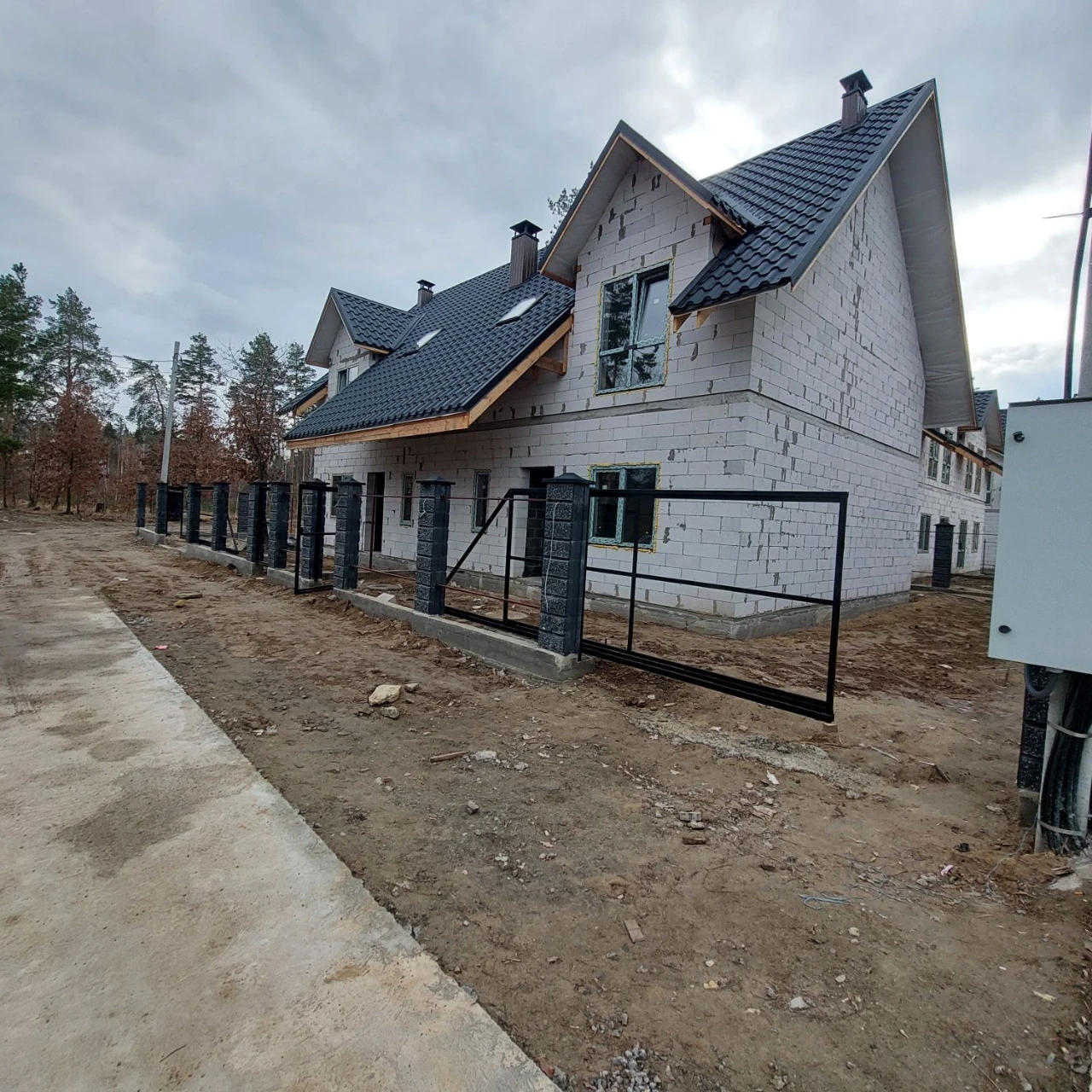 Продам без комісіїї дуплекс в районі Радіостанції!