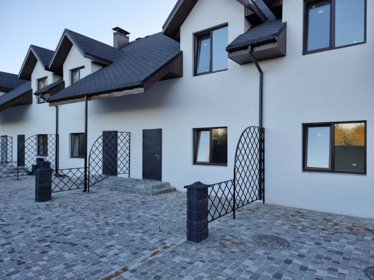 Будинок біля лісу - продаж без коміссії. Бровари. Центр.