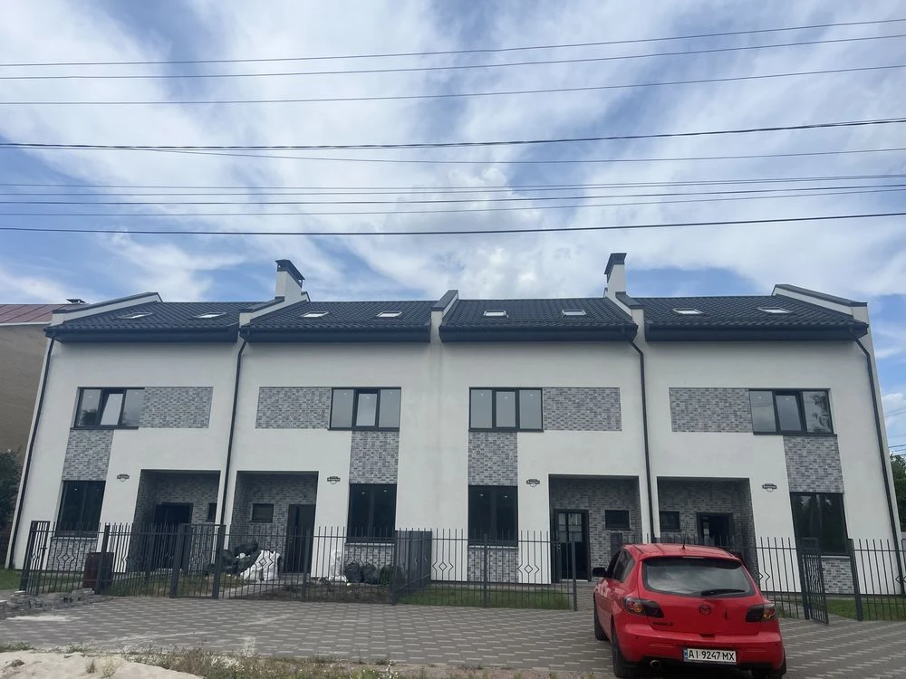 Продається таунхаус в районі Сади
