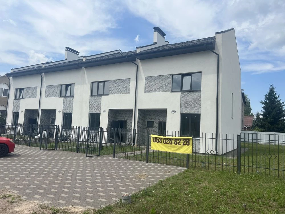 Продається таунхаус в районі Сади