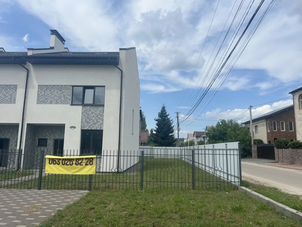 Продається таунхаус в районі Сади