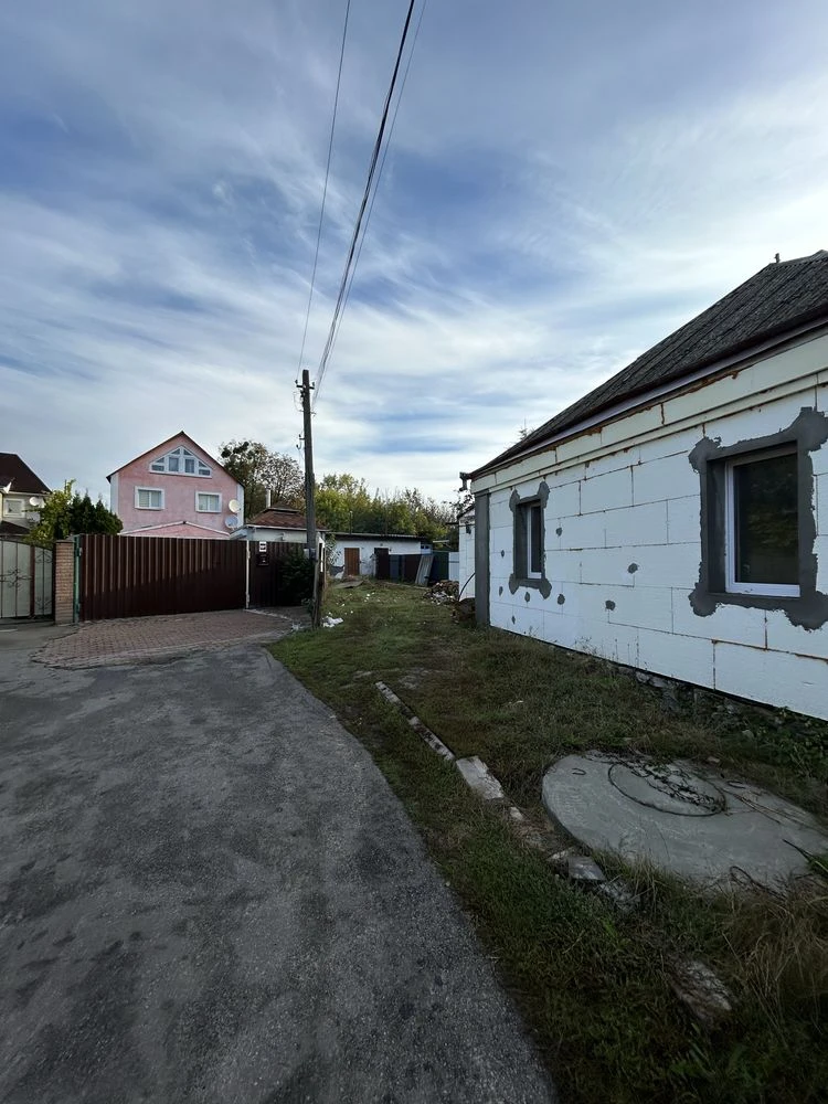 Продам частину будинку центр міста!без комісіі,від власника!