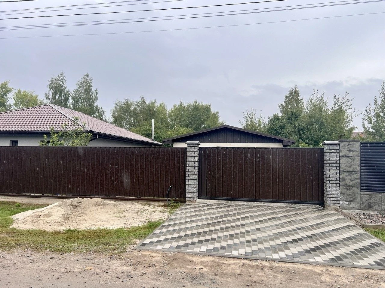 Продаж капітально  готового будинку з гаражем! 25 км від Киє