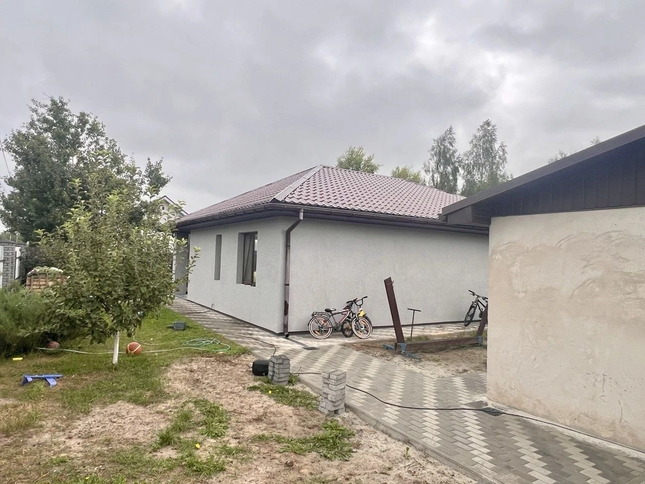 Продаж капітально  готового будинку з гаражем! 25 км від Киє