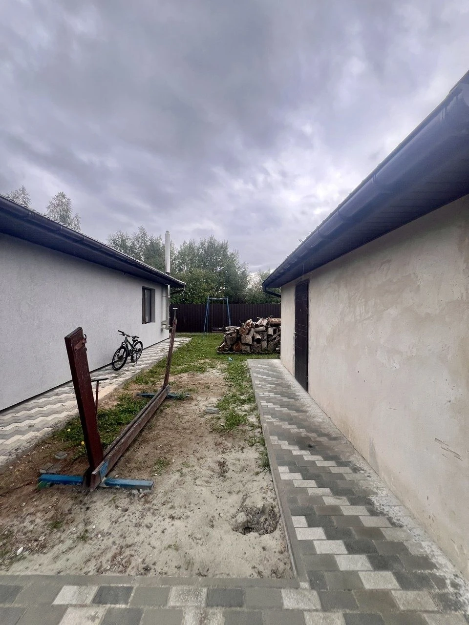 Продаж капітально  готового будинку з гаражем! 25 км від Киє