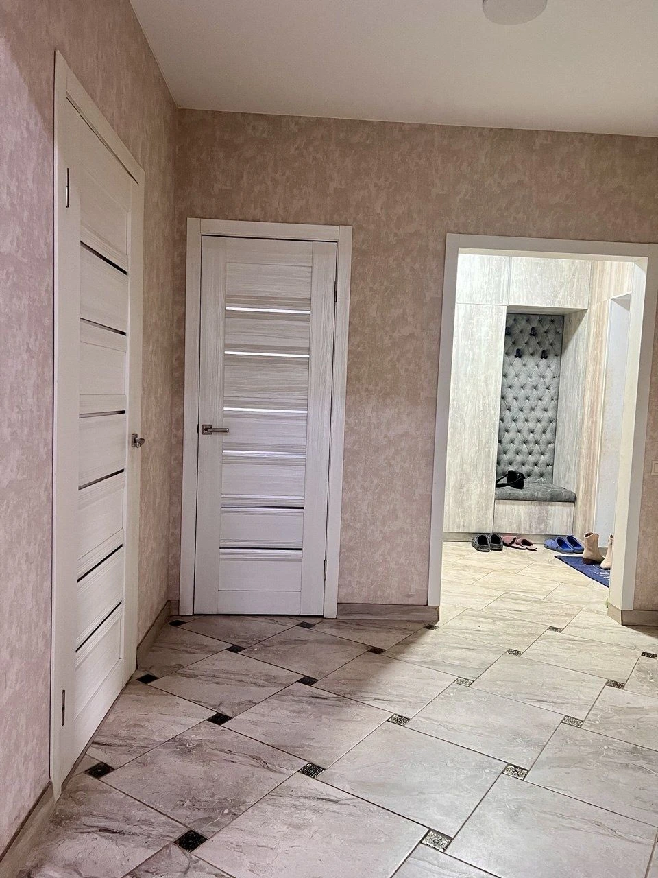 Продаж капітально  готового будинку з гаражем! 25 км від Киє