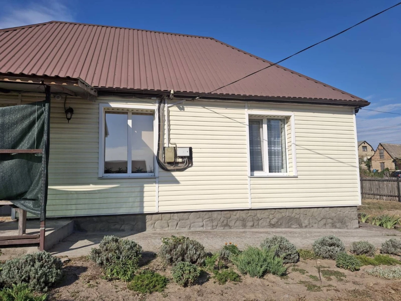 Продам компактний автономний будинок