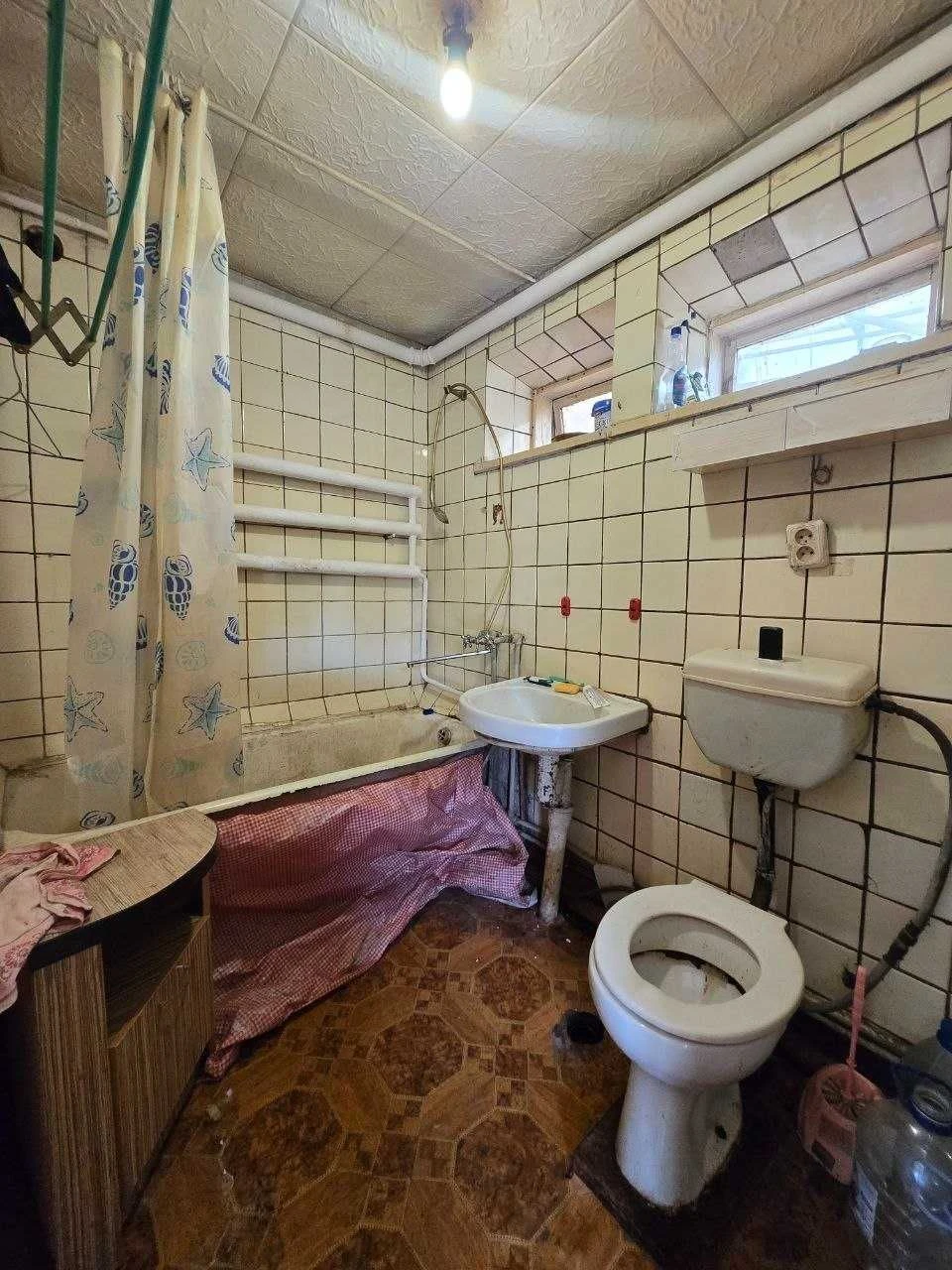 Продається будинок, розташований біля заправки ОККО.