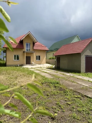 Цегляний будинок 200 м² на 14 сотках у Василькові | Гараж