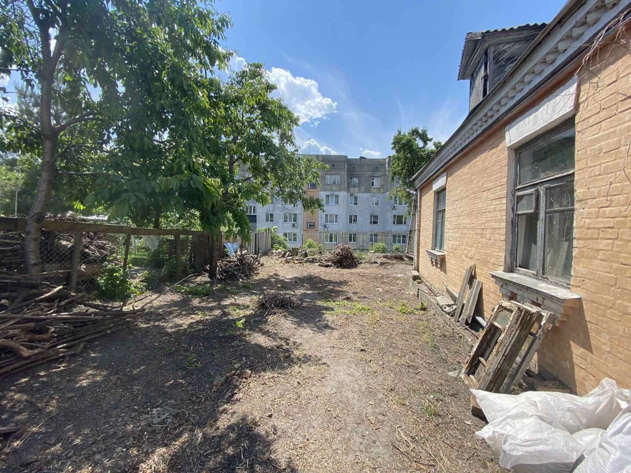 Продам будинок + 7.5 сот.землі в самому центрі !!