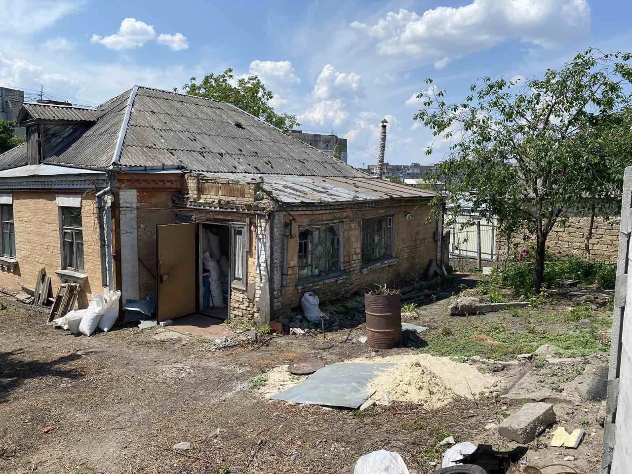 Продам будинок + 7.5 сот.землі в самому центрі !!