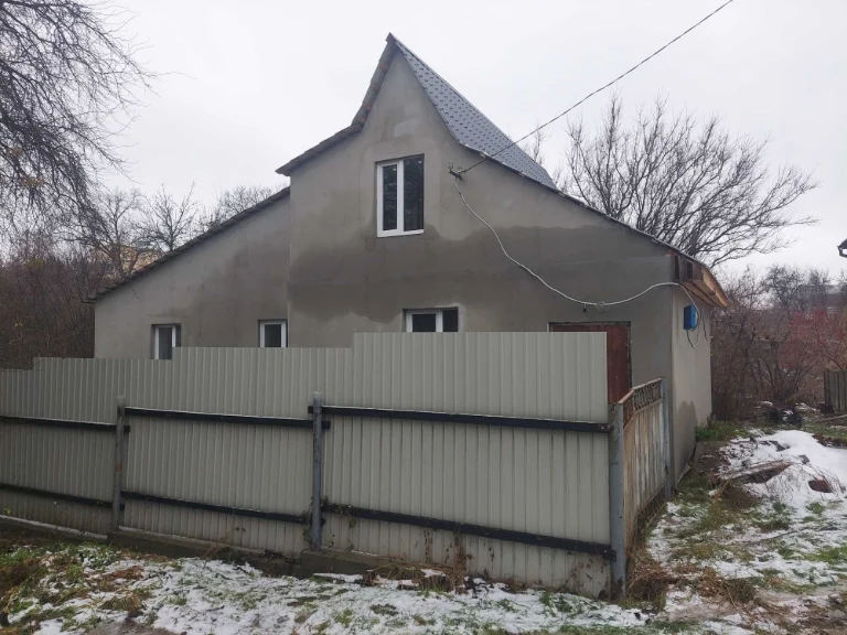 Продається садовий будинок в районі кінцевої зупинки у м.Вас