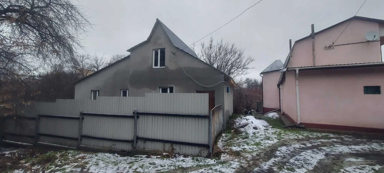 Продається садовий будинок в районі кінцевої зупинки у м.Вас