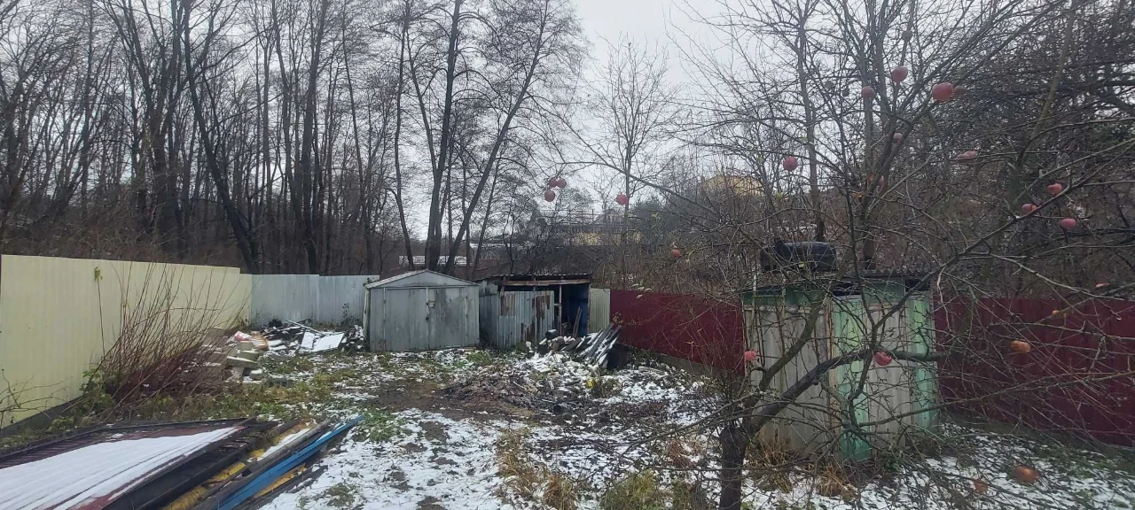 Продається садовий будинок в районі кінцевої зупинки у м.Вас