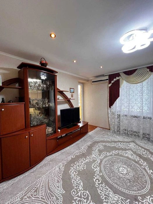 Продам 2-кімнатну квартиру в центрі міста — 54 м², меблі та