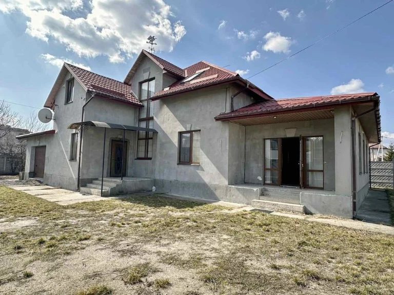 Продаж просторого будинку в м. Васильків