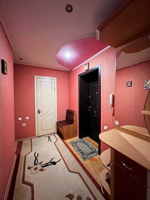 Продам 2-кімнатну квартиру в центрі міста — 54 м², меблі та