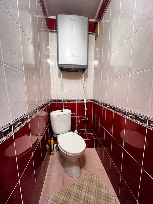 Продам 2-кімнатну квартиру в центрі міста — 54 м², меблі та