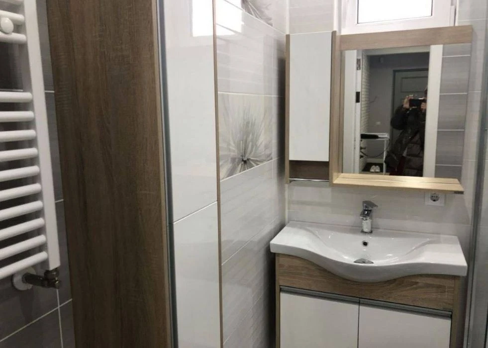 Продам 2 кім в центрі